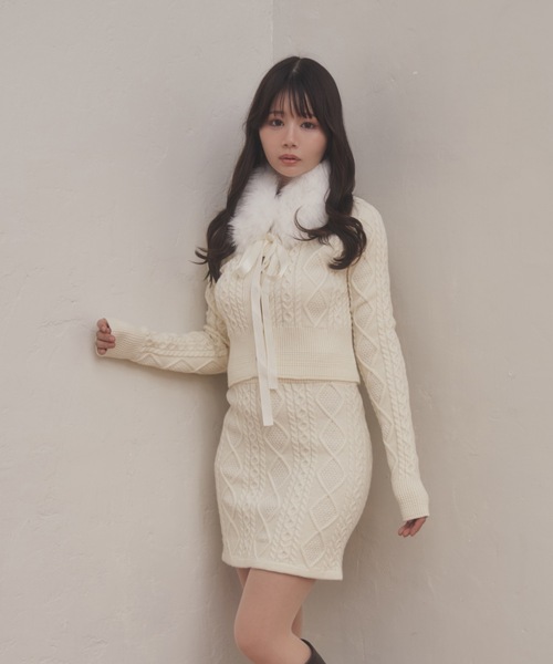 M DOLLY(エムドリー)の「fur tippet aurora knit set up/ファーティペットアウローラニットセットアップ(セットアップ・レディース・グレー/アイボリー・FREE)」の6枚目の写真