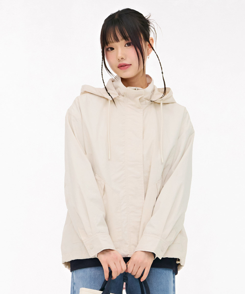 CHASECULT(チェイスカルト)の「女性フード取り外し可能ジャケット-アイボリー(ナイロンジャケット・レディース・オートミール・90/85)」の1枚目の写真