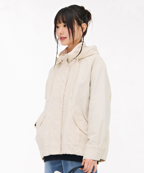CHASECULT(チェイスカルト)の「女性フード取り外し可能ジャケット-アイボリー(ナイロンジャケット・レディース・オートミール・90/85)」の2枚目の写真