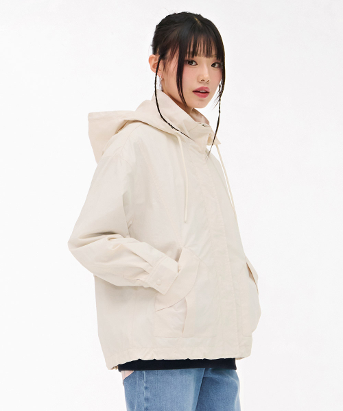 CHASECULT(チェイスカルト)の「女性フード取り外し可能ジャケット-アイボリー(ナイロンジャケット・レディース・オートミール・90/85)」の3枚目の写真