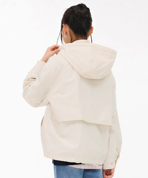 CHASECULT(チェイスカルト)の「女性フード取り外し可能ジャケット-アイボリー(ナイロンジャケット・レディース・オートミール・90/85)」の5枚目の写真