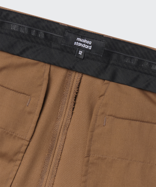MUSINSA STANDARD（ムシンサスタンダード）の「ヒップコードワイドヒドゥンバンディングハーフスラックス[デザートブラウン]（スラックス・メンズ・その他・40/38/42/36/34/32/30/31/33/26/27/28/29）」の4枚目の写真