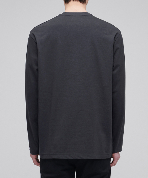 MUSINSA STANDARD（ムシンサスタンダード）の「[クールタンダード] クルーネック長袖Tシャツ [ダークグレー]（Tシャツ/カットソー・メンズ・その他・SMALL/MEDIUM/LARGE/X-LARGE/XX-LARGE/XXX-LARGE）」の2枚目の写真