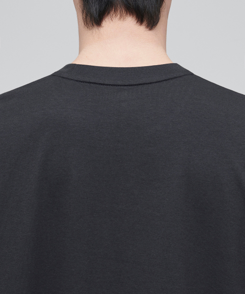 MUSINSA STANDARD（ムシンサスタンダード）の「[クールタンダード] クルーネック長袖Tシャツ [ダークグレー]（Tシャツ/カットソー・メンズ・その他・SMALL/MEDIUM/LARGE/X-LARGE/XX-LARGE/XXX-LARGE）」の4枚目の写真