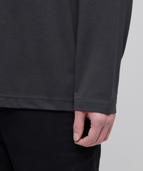MUSINSA STANDARD（ムシンサスタンダード）の「[クールタンダード] クルーネック長袖Tシャツ [ダークグレー]（Tシャツ/カットソー・メンズ・その他・SMALL/MEDIUM/LARGE/X-LARGE/XX-LARGE/XXX-LARGE）」の6枚目の写真