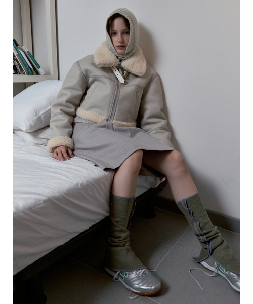 SINOON（シヌーン）の「SEMI LOW RISE STRIPE MIDI SKIRT (BEIGE)（スカート・レディース・ベージュ・SMALL/MEDIUM）」の2枚目の写真