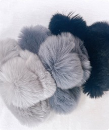 I.O.E（アイオイ）の「ふわふわファーヘアクリップ（バレッタ/ヘアクリップ）」