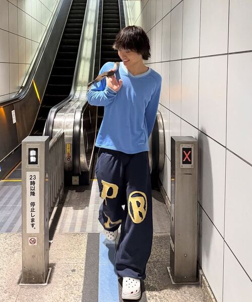 PRENDA(プレンダ)の「PRDA BIG PATCH LOGO WIDE PANTS NAVY(スウェットパンツ・レディース・その他・X-SMALL/SMALL/MEDIUM)」の2枚目の写真