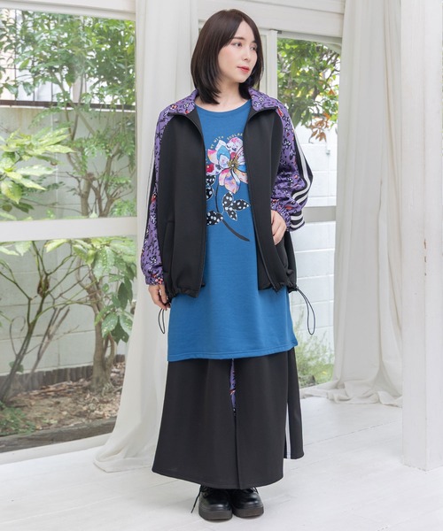 ScoLar(スカラー)の「153716:仲宗根泉(HY)コラボ 柄切替ジャージスカート(スカート・レディース・ブラック/パープル・M)」の2枚目の写真