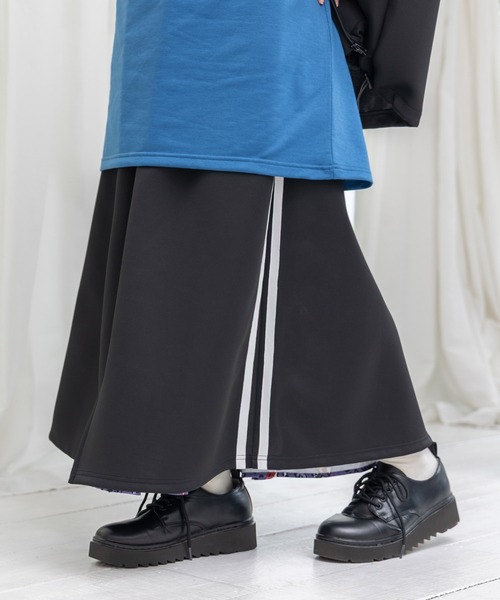 ScoLar(スカラー)の「153716:仲宗根泉(HY)コラボ 柄切替ジャージスカート(スカート・レディース・ブラック/パープル・M)」の14枚目の写真