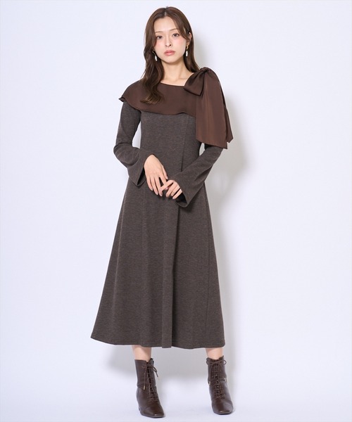 AND COUTURE(アンドクチュール)の「ショルダーリボンカットソーワンピース(ワンピース・レディース・ブラウン/ベージュ/チャコールグレー・FREE)」の2枚目の写真