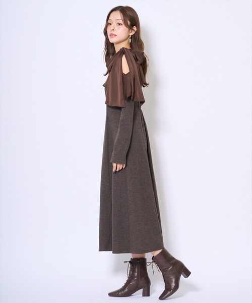 AND COUTURE(アンドクチュール)の「ショルダーリボンカットソーワンピース(ワンピース・レディース・ブラウン/ベージュ/チャコールグレー・FREE)」の17枚目の写真