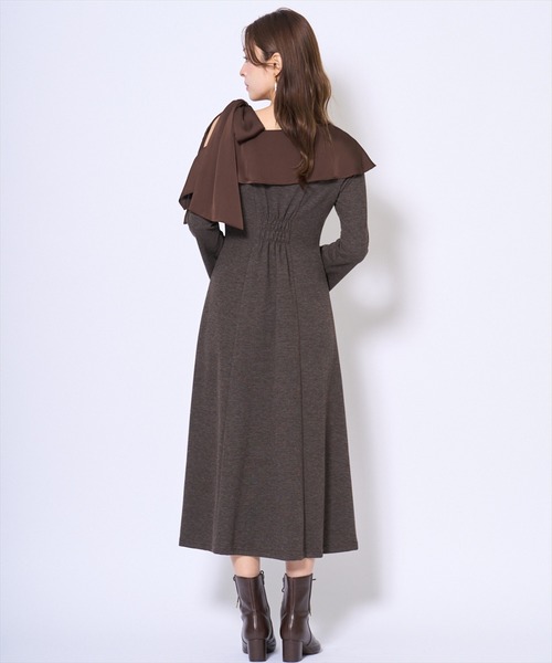 AND COUTURE(アンドクチュール)の「ショルダーリボンカットソーワンピース(ワンピース・レディース・ブラウン/ベージュ/チャコールグレー・FREE)」の19枚目の写真