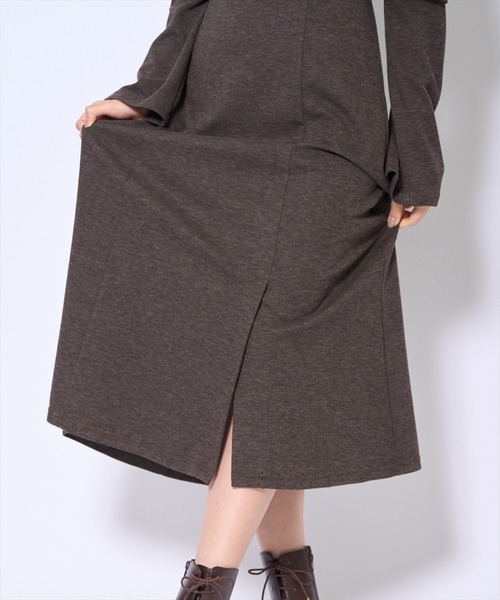 AND COUTURE(アンドクチュール)の「ショルダーリボンカットソーワンピース(ワンピース・レディース・ブラウン/ベージュ/チャコールグレー・FREE)」の21枚目の写真