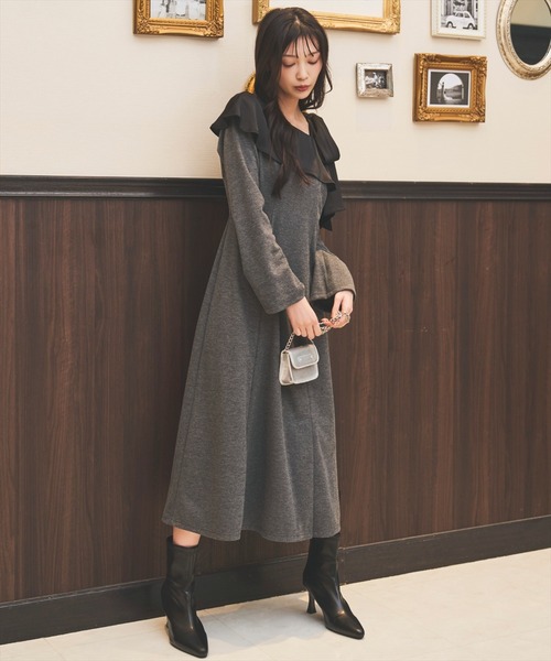 AND COUTURE(アンドクチュール)の「ショルダーリボンカットソーワンピース(ワンピース・レディース・ブラウン/ベージュ/チャコールグレー・FREE)」の4枚目の写真
