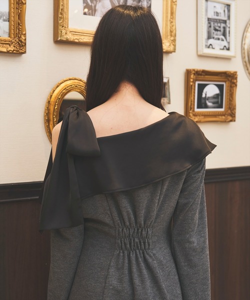 AND COUTURE(アンドクチュール)の「ショルダーリボンカットソーワンピース(ワンピース・レディース・ブラウン/ベージュ/チャコールグレー・FREE)」の10枚目の写真