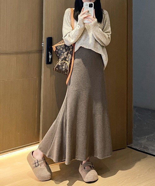SallyLunn(サリーラン)の「Aラインニットスカート(スカート・レディース・ブラック/ブラウン/ホワイト/グレー・MEDIUM/LARGE)」の4枚目の写真