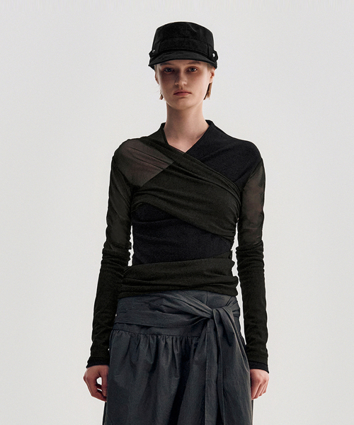 KIMZISU(キムジス)の「Layered Long Sleeve Top _ BLACK(Tシャツ/カットソー・レディース・ブラック・OS)」の2枚目の写真