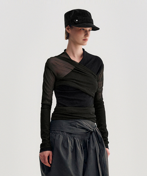 KIMZISU(キムジス)の「Layered Long Sleeve Top _ BLACK(Tシャツ/カットソー・レディース・ブラック・OS)」の3枚目の写真