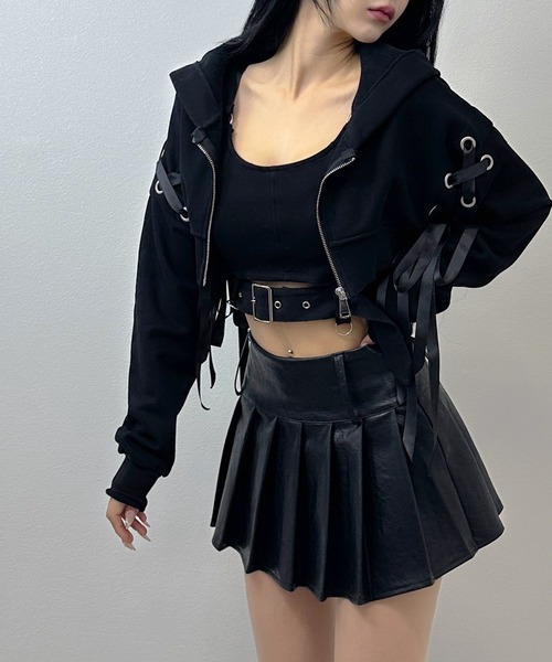 FOLLOWIN(フォロウィン)の「【SET UP】2wayレースリボンクロップドフーディー & タンクセットアップ(セットアップ・レディース・ブラック/カーキ・FREE)」の6枚目の写真