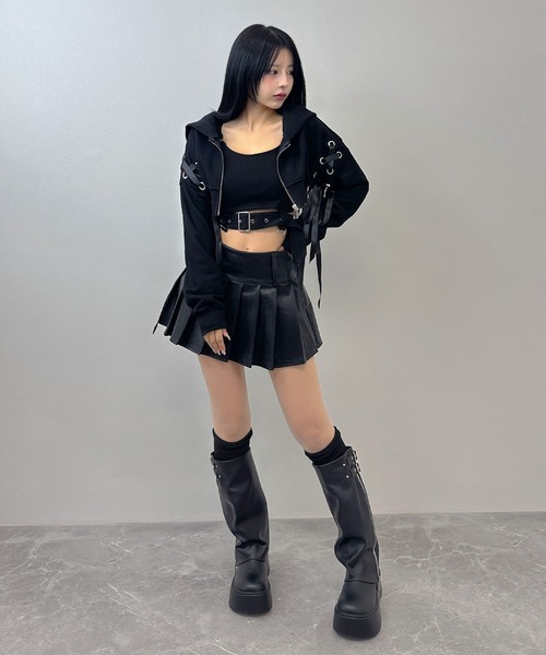 FOLLOWIN(フォロウィン)の「【SET UP】2wayレースリボンクロップドフーディー & タンクセットアップ(セットアップ・レディース・ブラック/カーキ・FREE)」の3枚目の写真