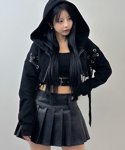 FOLLOWIN(フォロウィン)の「【SET UP】2wayレースリボンクロップドフーディー & タンクセットアップ(セットアップ・レディース・ブラック/カーキ・FREE)」の4枚目の写真