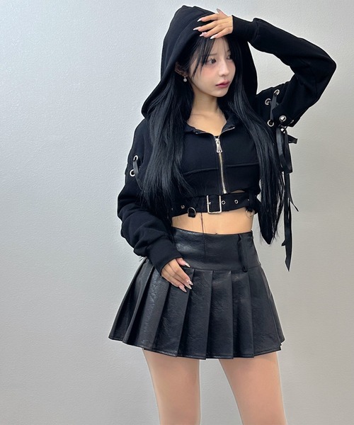 FOLLOWIN(フォロウィン)の「【SET UP】2wayレースリボンクロップドフーディー & タンクセットアップ(セットアップ・レディース・ブラック/カーキ・FREE)」の5枚目の写真