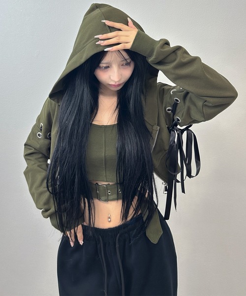 FOLLOWIN(フォロウィン)の「【SET UP】2wayレースリボンクロップドフーディー & タンクセットアップ(セットアップ・レディース・ブラック/カーキ・FREE)」の16枚目の写真