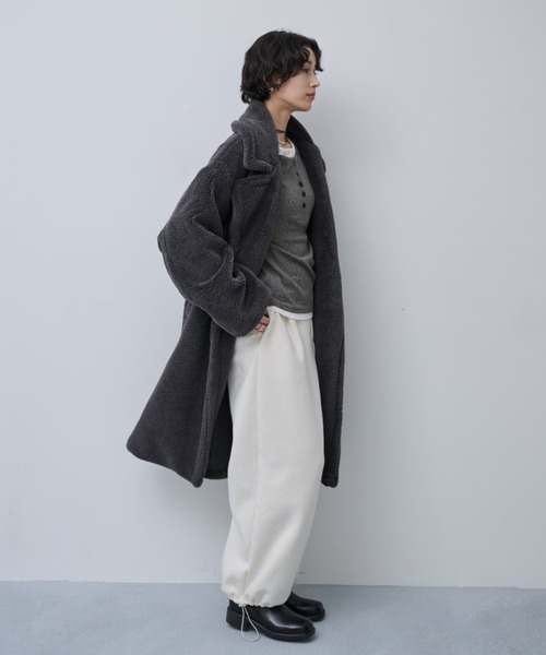 AIC.（エーアイシー）の「ボアロングテーラードコート（チェスターコート・レディース・モカ/チャコールグレー・FREE）」の6枚目の写真