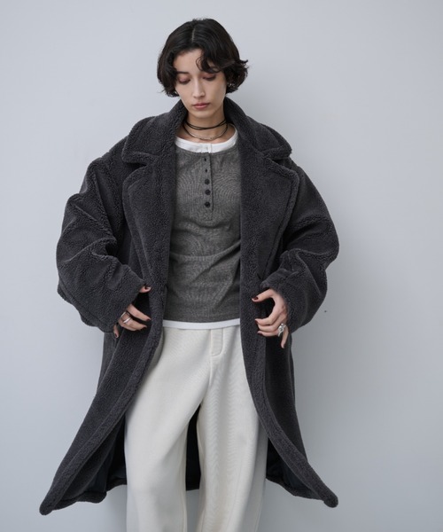 AIC.（エーアイシー）の「ボアロングテーラードコート（チェスターコート・レディース・モカ/チャコールグレー・FREE）」の4枚目の写真