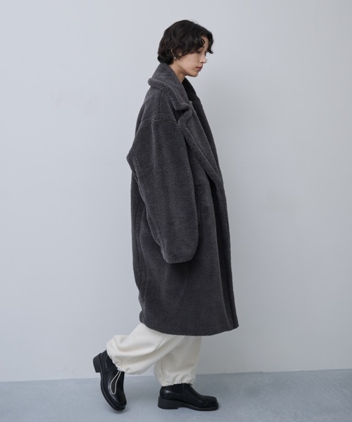 AIC.（エーアイシー）の「ボアロングテーラードコート（チェスターコート・レディース・モカ/チャコールグレー・FREE）」の10枚目の写真