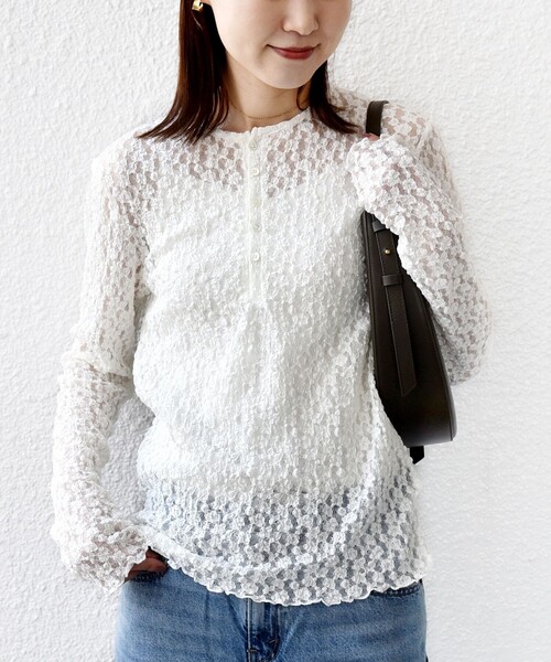 SHIPS(シップス)の「〈手洗い可能〉ラッセル レース ヘンリー ネック 2WAY プルオーバー(Tシャツ/カットソー・レディース・オフホワイト/ネイビー/ブラック/ホワイト・ONE SIZE)」の14枚目の写真
