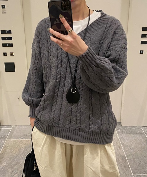 ISOOK(アイスー)の「Vネックケーブルニット(kiharu select) / セーター プルオーバー 長袖 ミドル丈 グレー アイボリー(ニット/セーター・レディース・アイボリー/グレー・FREE)」の5枚目の写真