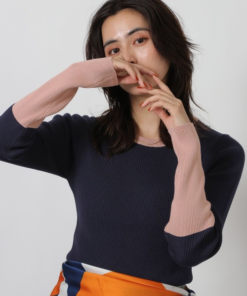 LAKOLE（ラコレ）の「12ゲージ袖配色ニット2 / 638483（ニット/セーター・レディース・ネイビー/オフホワイト/ホワイト×ブラック/ブラック/ライトブルー・FREE）」の5枚目の写真