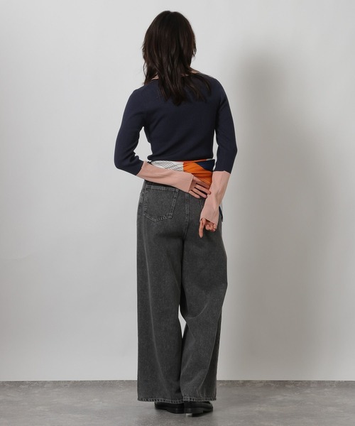 LAKOLE（ラコレ）の「12ゲージ袖配色ニット2 / 638483（ニット/セーター・レディース・ネイビー/オフホワイト/ホワイト×ブラック/ブラック/ライトブルー・FREE）」の14枚目の写真