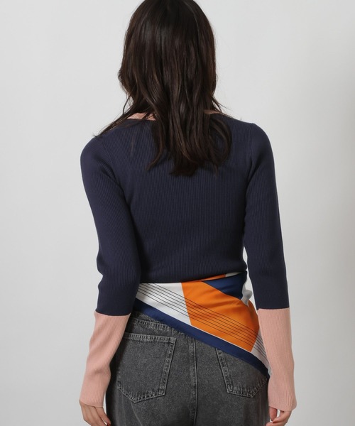 LAKOLE（ラコレ）の「12ゲージ袖配色ニット2 / 638483（ニット/セーター・レディース・ネイビー/オフホワイト/ホワイト×ブラック/ブラック/ライトブルー・FREE）」の17枚目の写真