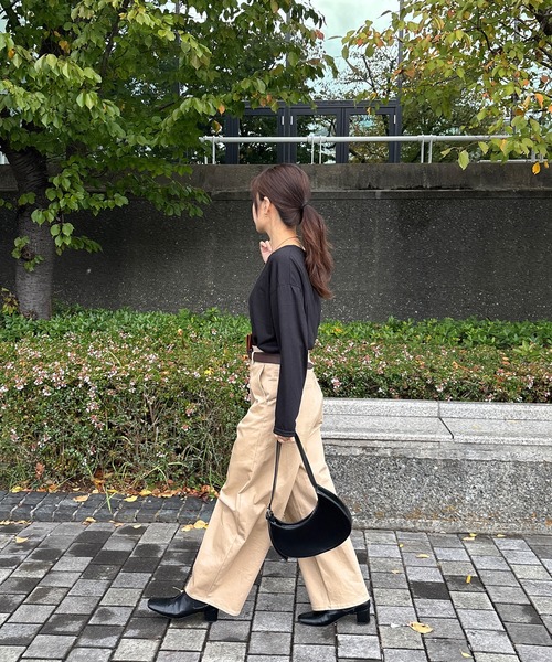 ISOOK（アイスー）の「【ISOOK / アイスー】ベーシックロングTシャツ / カットソー インナー 長袖 ロンT クルーネック 丸首 ルーズ丈 ビッグシルエット オーバーサイズ ホワイト ブラック 白 黒 無地（Tシャツ/カットソー・レディース・ブラック/ホワイト・FREE）」の7枚目の写真