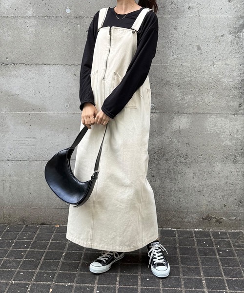 ISOOK（アイスー）の「【ISOOK / アイスー】ベーシックロングTシャツ / カットソー インナー 長袖 ロンT クルーネック 丸首 ルーズ丈 ビッグシルエット オーバーサイズ ホワイト ブラック 白 黒 無地（Tシャツ/カットソー・レディース・ブラック/ホワイト・FREE）」の21枚目の写真
