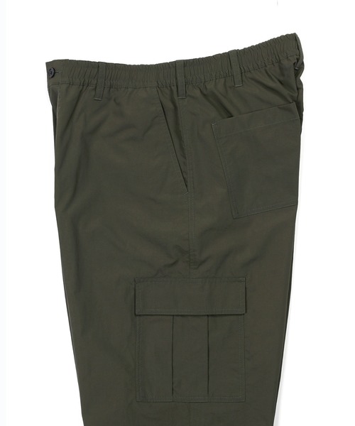 The DUFFER of ST.GEORGE（ザダファーオブセントジョージ）の「【WEB限定アイテム】RIPSTOP NYLON WIDE CARGO PANTS：リップストップナイロン ワイド カーゴパンツ（カーゴパンツ・メンズ・ブラック/カーキ・MEDIUM/SMALL/X-LARGE/LARGE）」の13枚目の写真