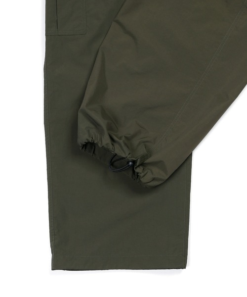 The DUFFER of ST.GEORGE（ザダファーオブセントジョージ）の「【WEB限定アイテム】RIPSTOP NYLON WIDE CARGO PANTS：リップストップナイロン ワイド カーゴパンツ（カーゴパンツ・メンズ・ブラック/カーキ・MEDIUM/SMALL/X-LARGE/LARGE）」の14枚目の写真