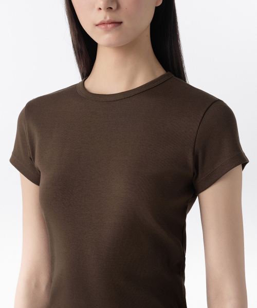 MUSINSA STANDARD WOMAN（ムシンサスタンダードウーマン）の「ウィメンズスリムクルーネックTシャツ[ダークブラウン]（Tシャツ/カットソー・レディース・その他・SMALL/X-SMALL/X-LARGE/LARGE/MEDIUM）」の3枚目の写真