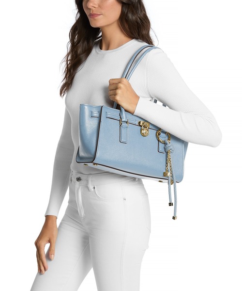MICHAEL KORS(マイケルコース)の「HAMILTON MODERNE ショルダー トート ウィズ チャーム スモール(ショルダーバッグ・レディース・ブルー系・FREE)」の4枚目の写真