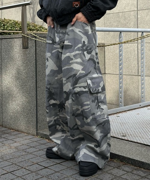 Perushu（ペルーシュ）の「WIDE SWITCHING CARGO PANTS／ワイド切り替えカーゴパンツ（その他パンツ・メンズ・その他/インディゴブルー・MEDIUM/LARGE/SMALL）」の2枚目の写真