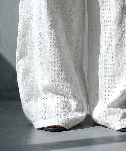antiqua(アンティカ)の「刺繍 オールインワン(サロペット/オーバーオール・レディース・ブラック/ホワイト・ONESIZE/TL)」の4枚目の写真