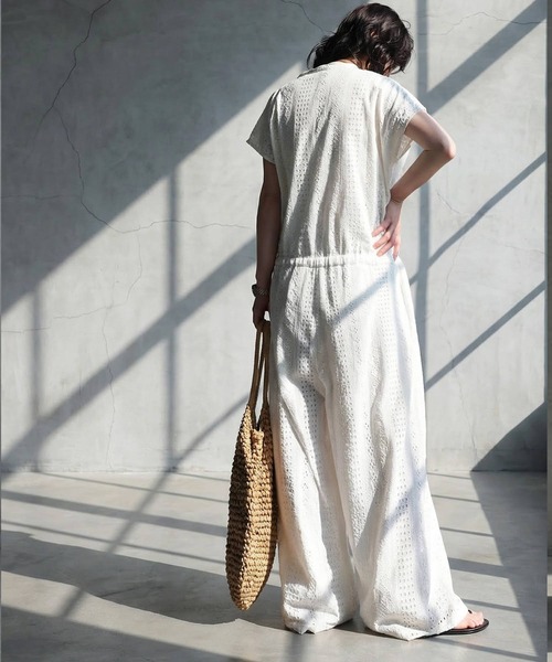 antiqua(アンティカ)の「刺繍 オールインワン(サロペット/オーバーオール・レディース・ブラック/ホワイト・ONESIZE/TL)」の6枚目の写真