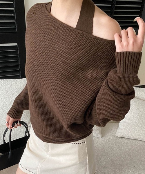 ONEP STAR(ワンピスター)の「アシンメトリーネック×オフショルニットトップス(ニット/セーター・レディース・ブラック/ダークブラウン/レッド/オートミール/ダークグレー/ベージュ・FREE)」の14枚目の写真
