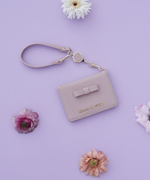 Maison de FLEUR（メゾンドフルール）の「二つ折りリールパスケース（パスケース・レディース・ライトピンク/ブラック/ラベンダー・FREE）」の2枚目の写真