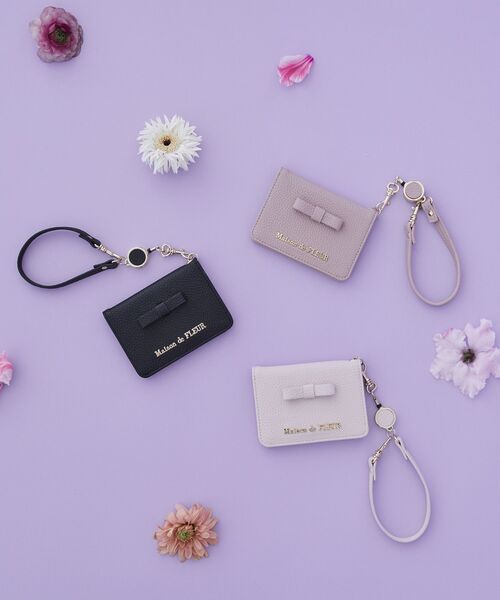 Maison de FLEUR（メゾンドフルール）の「二つ折りリールパスケース（パスケース・レディース・ライトピンク/ブラック/ラベンダー・FREE）」の4枚目の写真