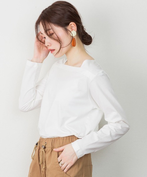 aity(アイティ)の「M-5L コットンスクエアネック無地カットソー 夏服(Tシャツ/カットソー・レディース・ブラック/オフホワイト/グレイッシュベージュ/チャコールグレー/モカ・M~L/4L~5L/LL~3L)」の2枚目の写真