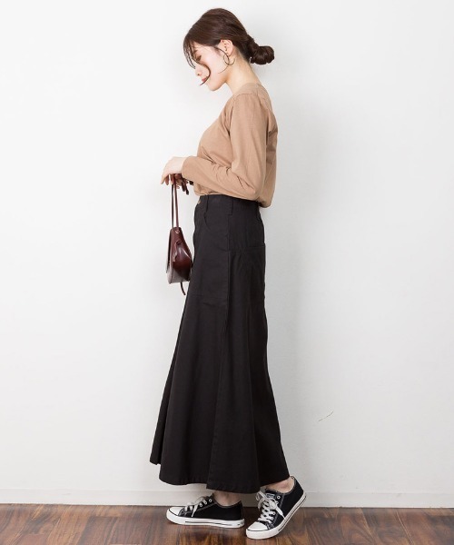 aity(アイティ)の「M-5L コットンスクエアネック無地カットソー 夏服(Tシャツ/カットソー・レディース・ブラック/オフホワイト/グレイッシュベージュ/チャコールグレー/モカ・M~L/4L~5L/LL~3L)」の16枚目の写真